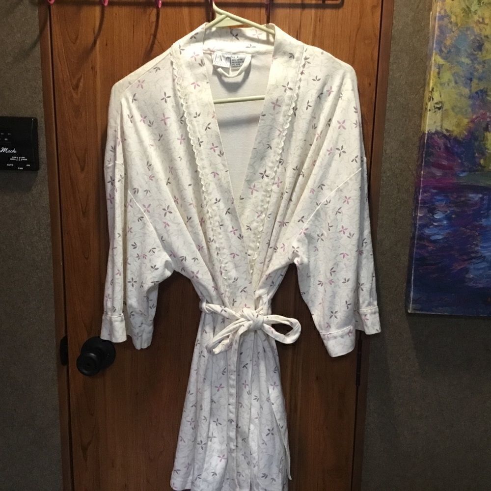 NWOT. INC Internat’l Concepts Women’s Rose Size 8 Cream with Floral Print